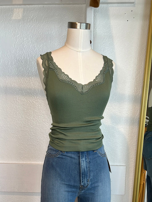 Pressed In Lace Neck Green Tank(OneSize)